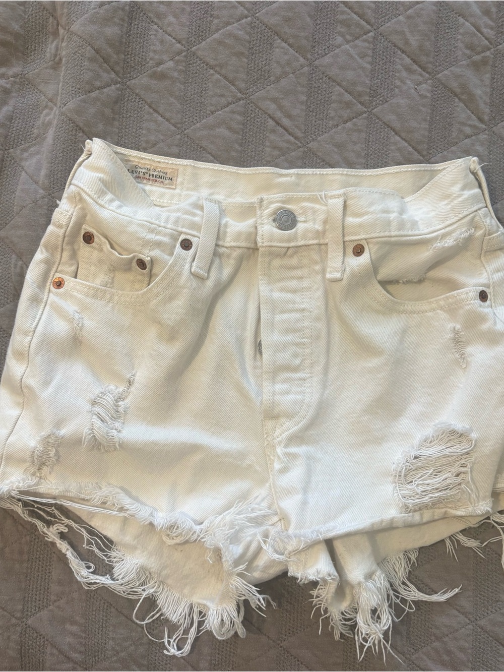 Levi’s Premium 501 Women’s White Denim Cut Off Shorts Button Fly Size 25